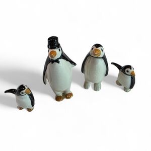Vintage Hagen-Renaker Miniature Papa Mama And 2 Baby Penguins Figurines